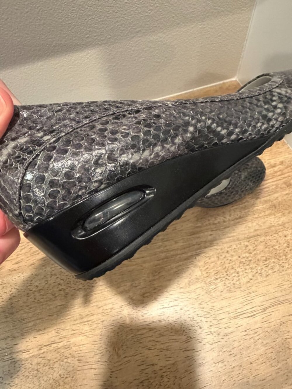 Cole Haan Air Tali Snakeskin Print Wedge Flats Gray Black 6.5 - Picture 2 of 7